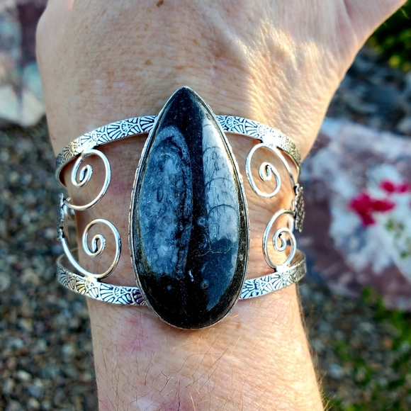 New Fossilized Orthoceras 925 Silver Cuff Bracelet. - Picture 4 of 16